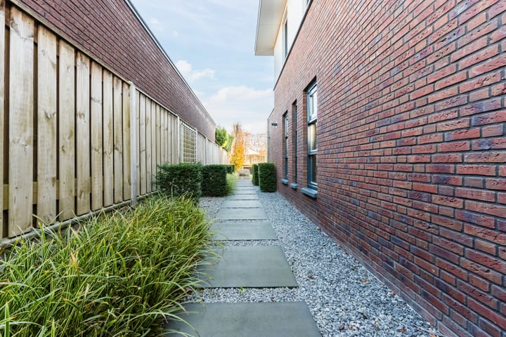 Photo 68 of de Poten 11