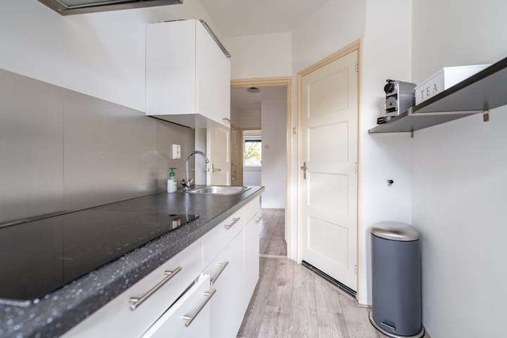 Photo 12 of Evertsenstraat 3-C