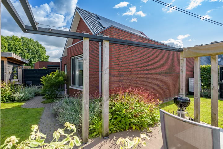 Photo 33 of Dokter J. van Heuvenweg 20