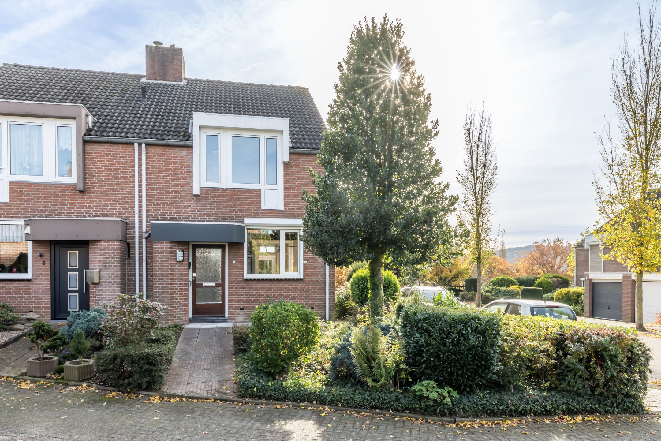 Burg. Baron van Hövellstraat 1