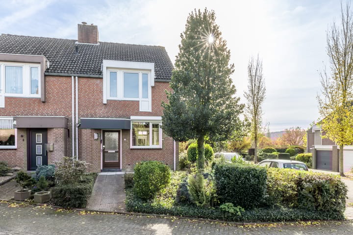 Burg. Baron van Hövellstraat 1