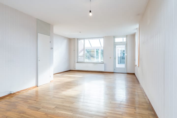 Photo 9 of Burg. Baron van Hövellstraat 1