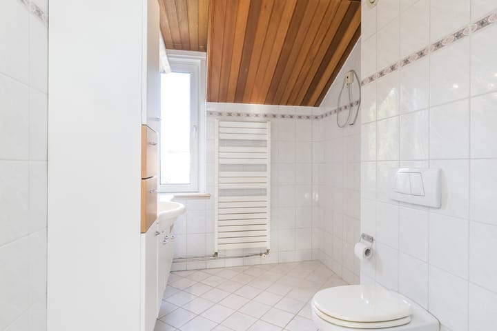 Photo 20 of Burg. Baron van Hövellstraat 1