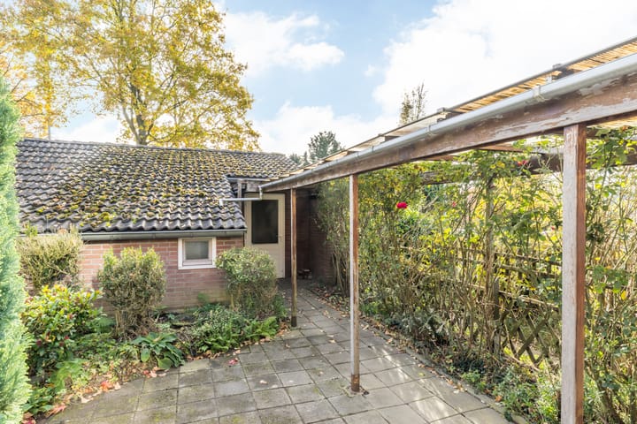 Photo 25 of Burg. Baron van Hövellstraat 1