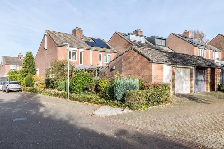 Photo 31 of Burg. Baron van Hövellstraat 1