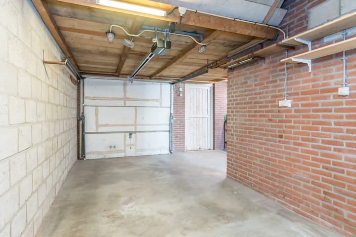 Photo 27 of Burg. Baron van Hövellstraat 1