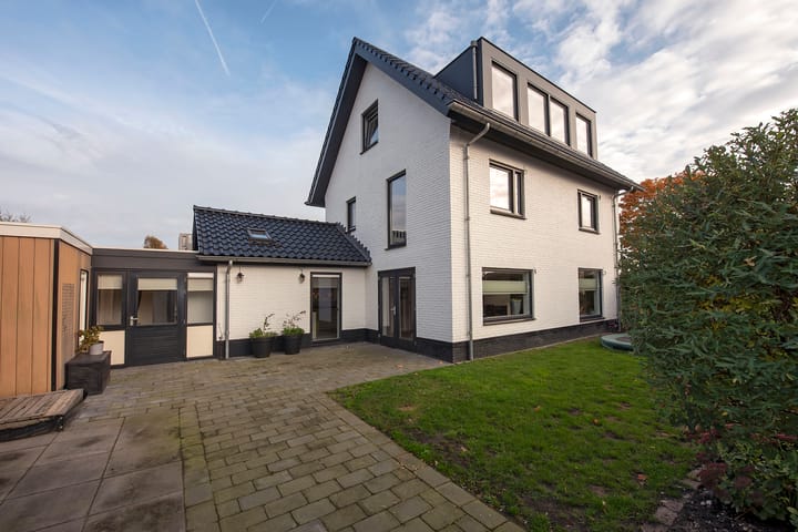 Photo 61 of Stationsweg 34