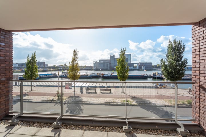 Foto 13 van Maashaven N.z. 55