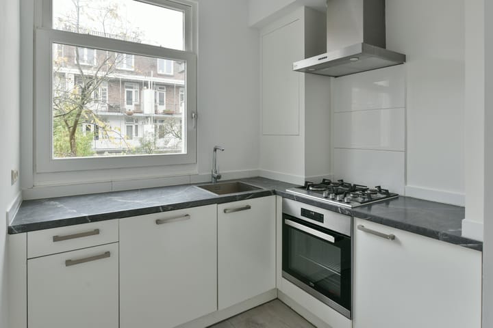 Photo 5 of Van Spilbergenstraat 17-1