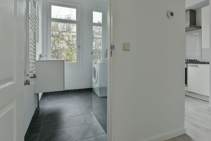 Photo 10 of Van Spilbergenstraat 17-1