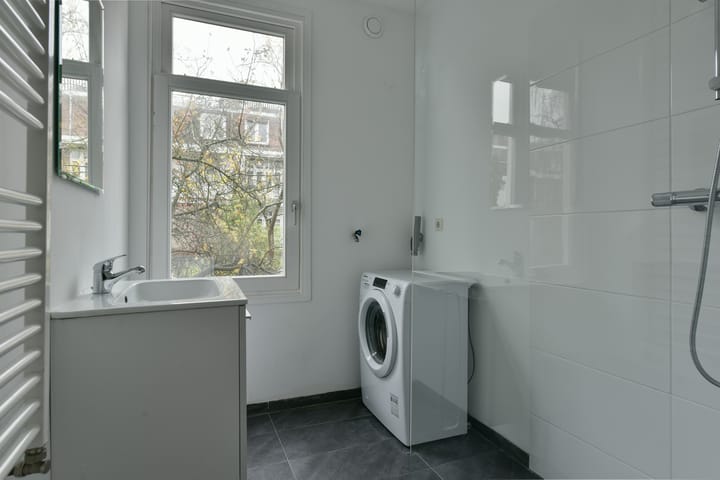 Photo 11 of Van Spilbergenstraat 17-1