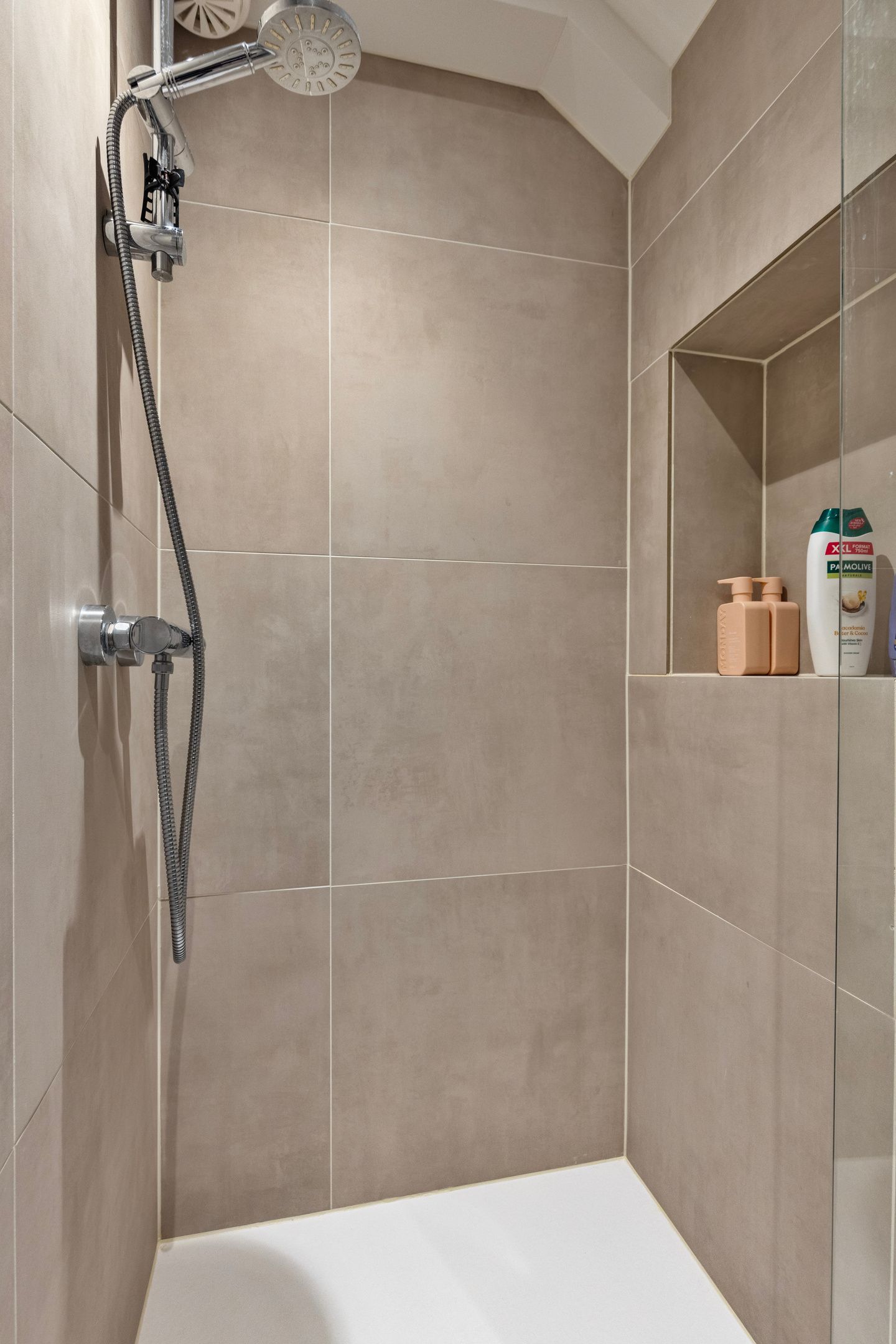 Photo 15 of Huissensestraat 39-2