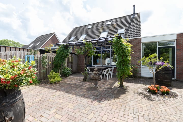 Photo 2 of Pinksterbloem 12