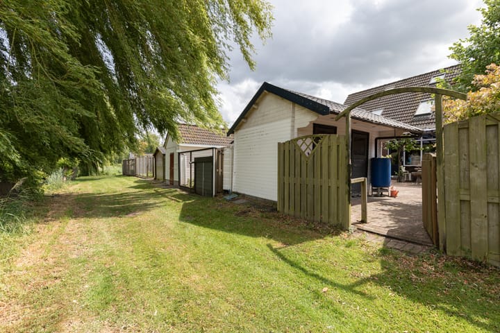 Photo 4 of Pinksterbloem 12