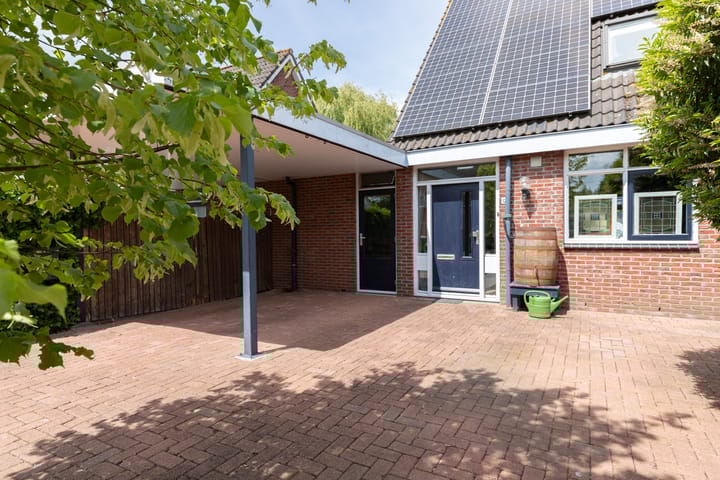 Photo 3 of Pinksterbloem 12