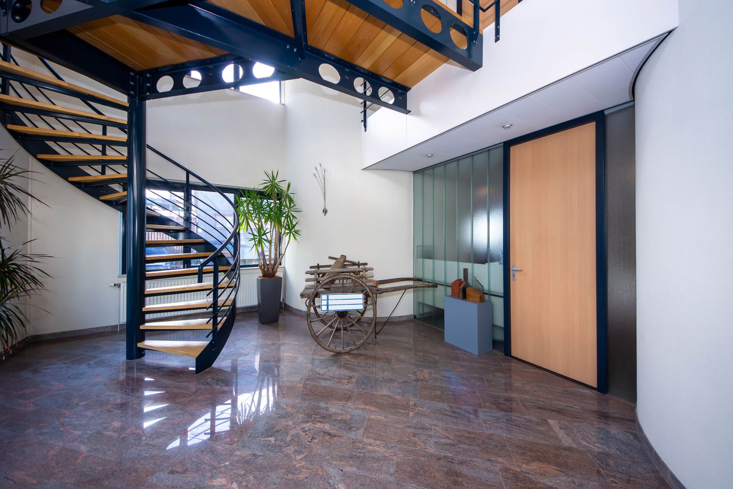 View photo 4 of Astronaut 26-B