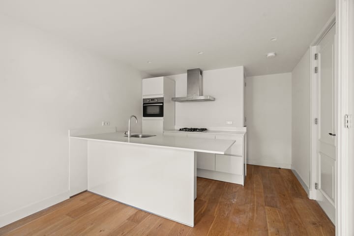 Photo 4 of Laurierstraat 75-E