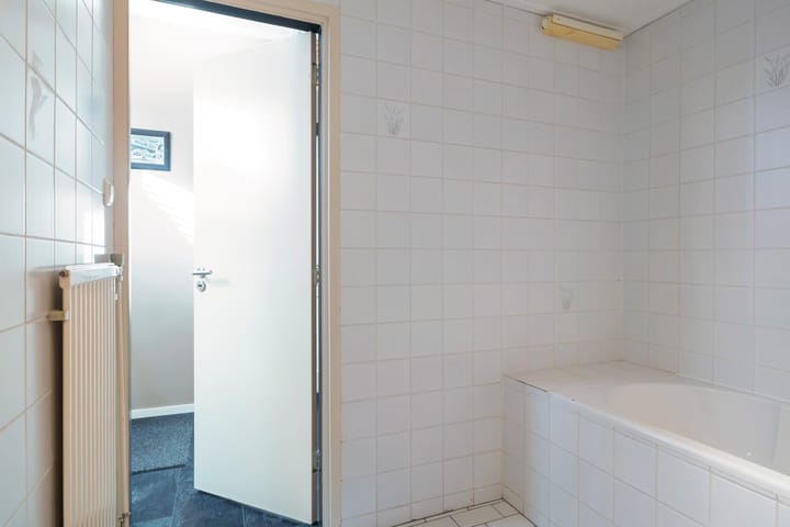 Photo 23 of Kadal 58