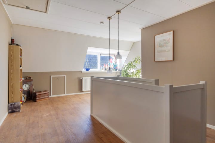 Photo 24 of Kadal 58