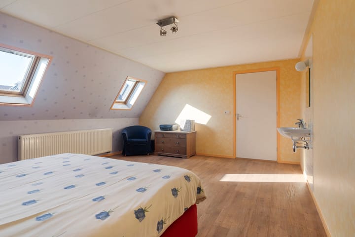 Photo 27 of Kadal 58