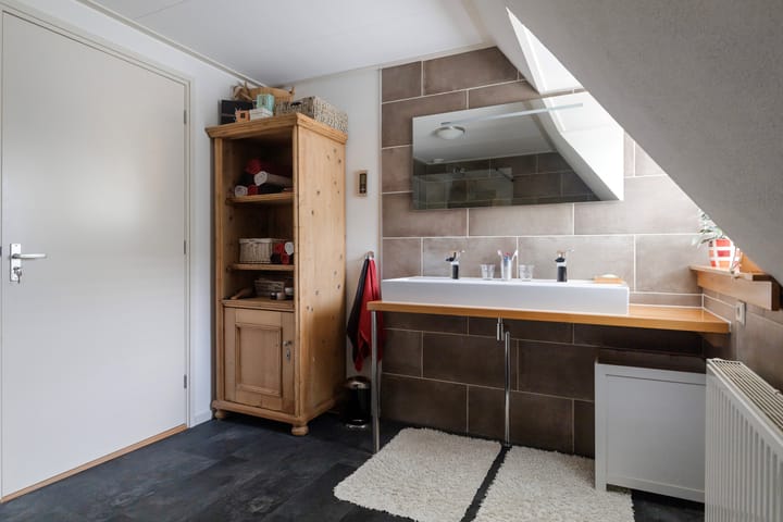 Photo 28 of Kadal 58