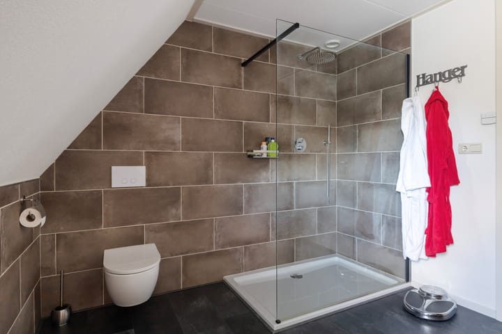 Photo 30 of Kadal 58