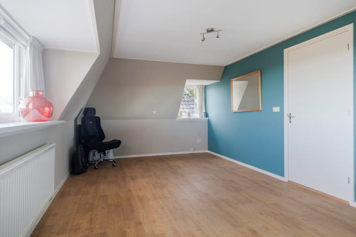 Photo 34 of Kadal 58