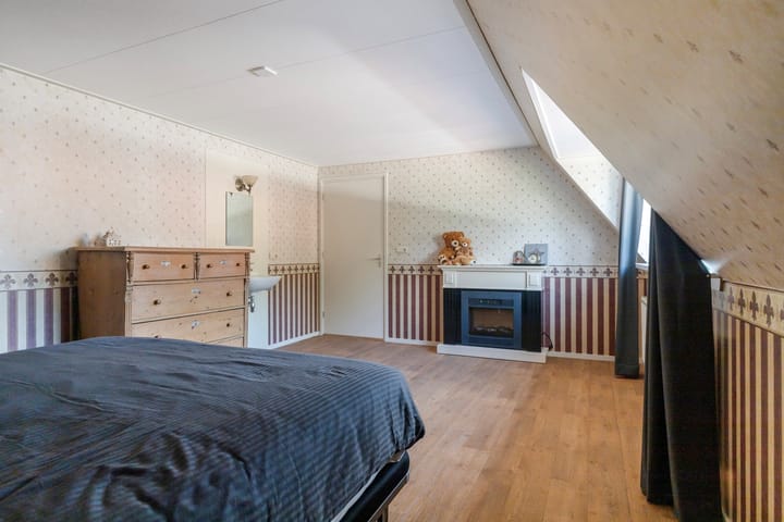 Photo 32 of Kadal 58