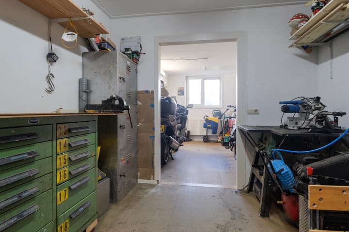 Photo 38 of Kadal 58