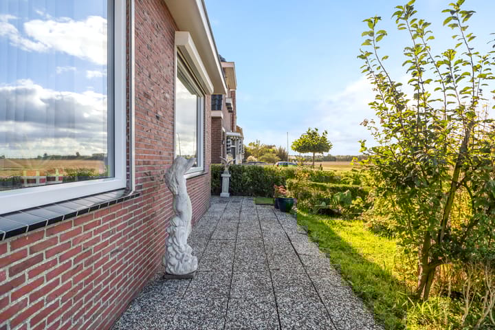 Photo 44 of Kadal 58