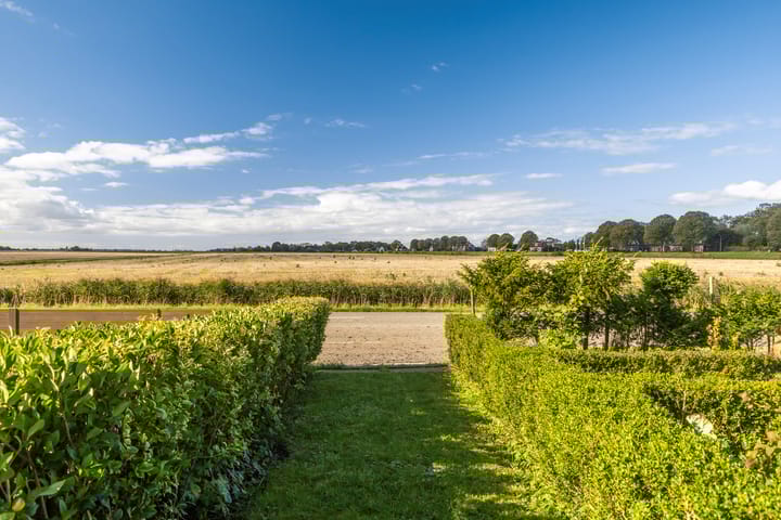 Photo 49 of Kadal 58