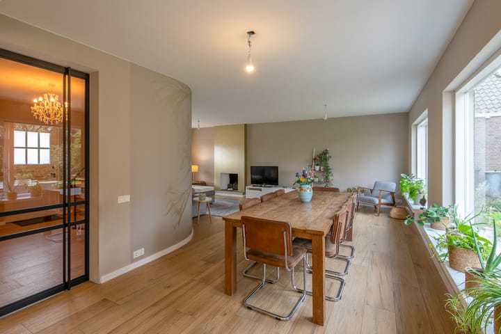 Photo 5 of Burgemeester van Dommelenlaan 17