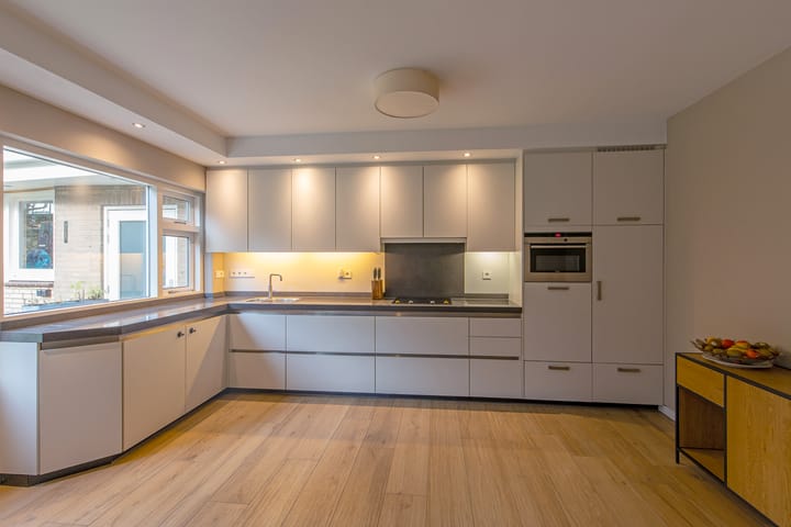 Photo 9 of Burgemeester van Dommelenlaan 17