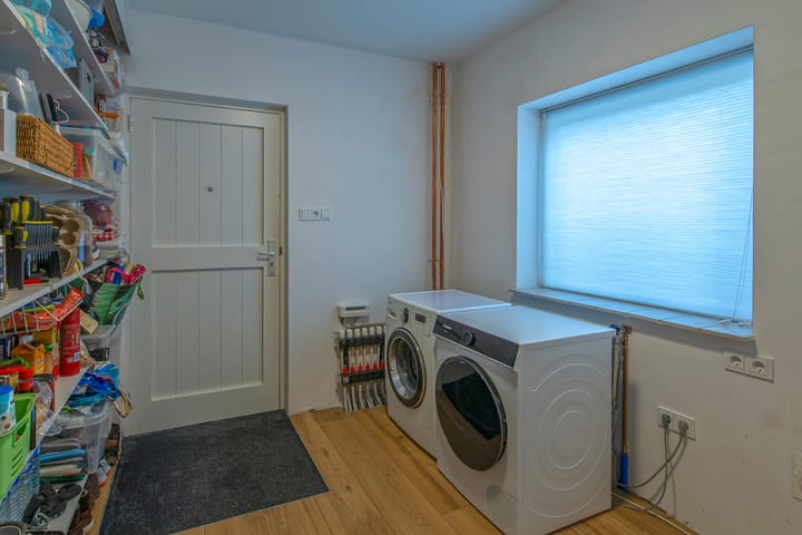 Photo 11 of Burgemeester van Dommelenlaan 17