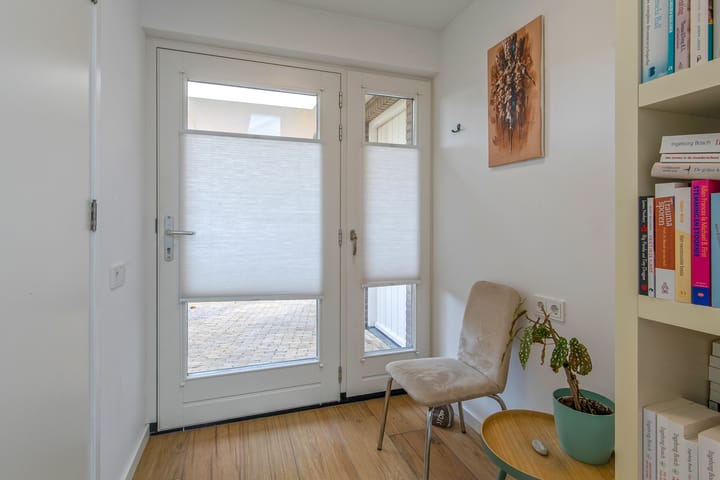 Photo 12 of Burgemeester van Dommelenlaan 17