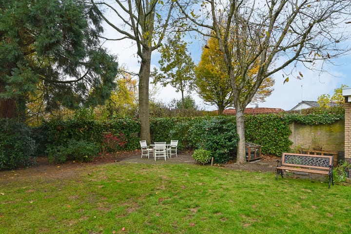 Photo 33 of Burgemeester van Dommelenlaan 17