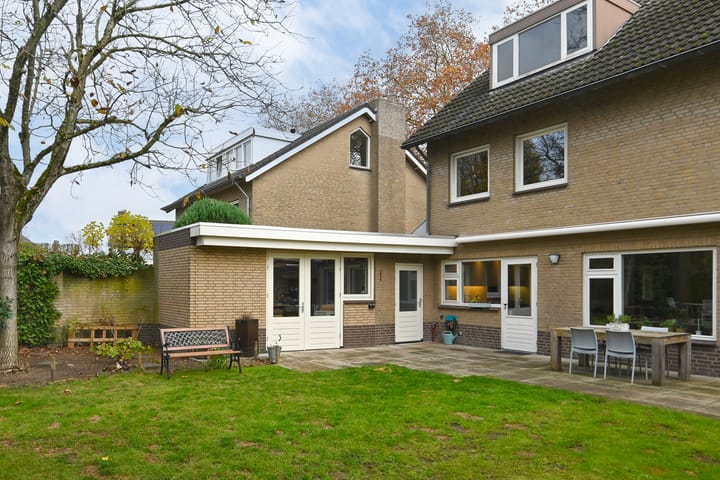 Photo 34 of Burgemeester van Dommelenlaan 17