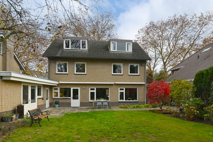 Photo 35 of Burgemeester van Dommelenlaan 17