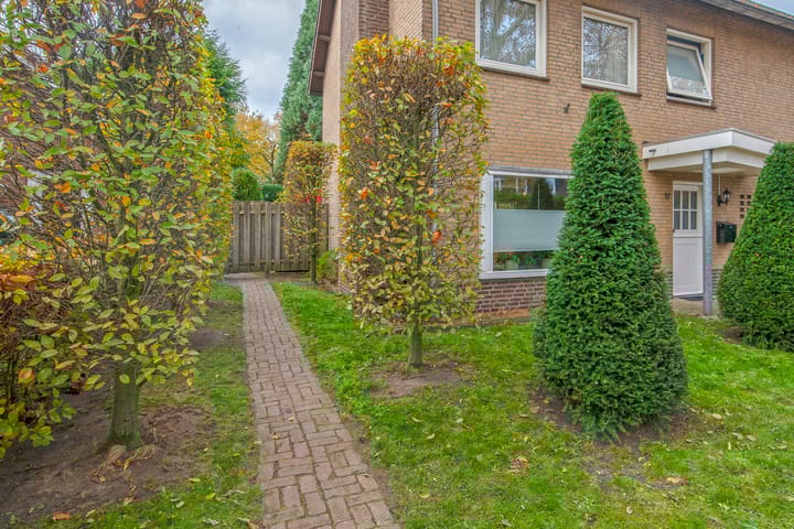 Photo 36 of Burgemeester van Dommelenlaan 17