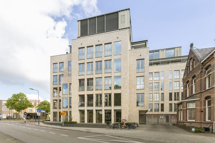 Photo 14 of Emmaplein 39