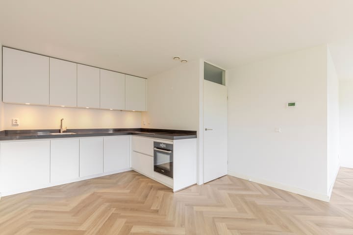 Photo 10 of Irenestraat 56