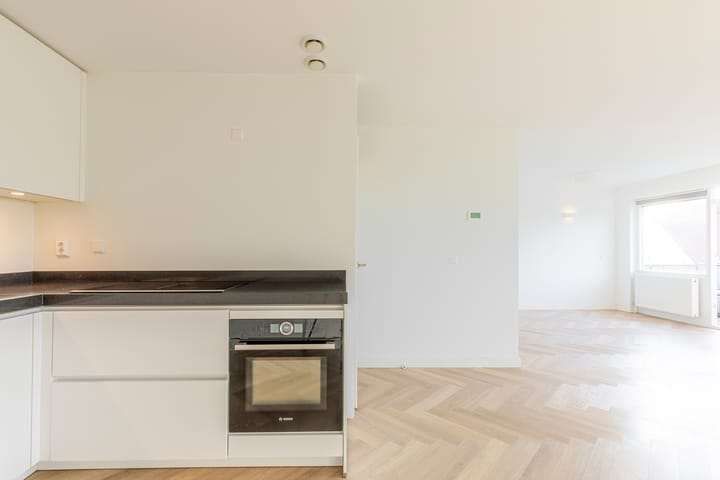 Photo 11 of Irenestraat 56