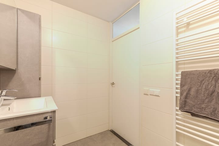 Photo 16 of Irenestraat 56