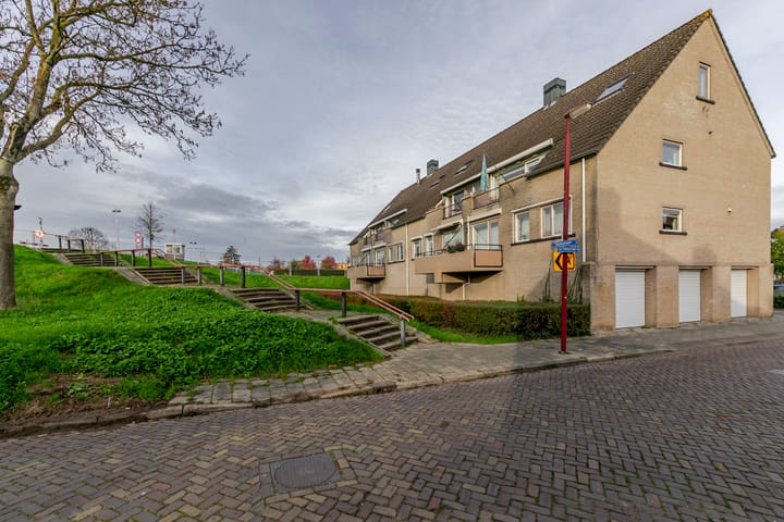 Photo 24 of Irenestraat 56