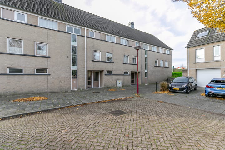 Photo 28 of Irenestraat 56