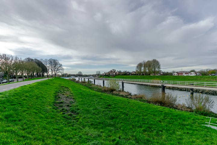 Photo 31 of Irenestraat 56