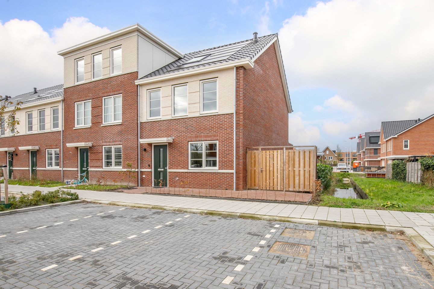 Foto 4 van Kraagroos 10