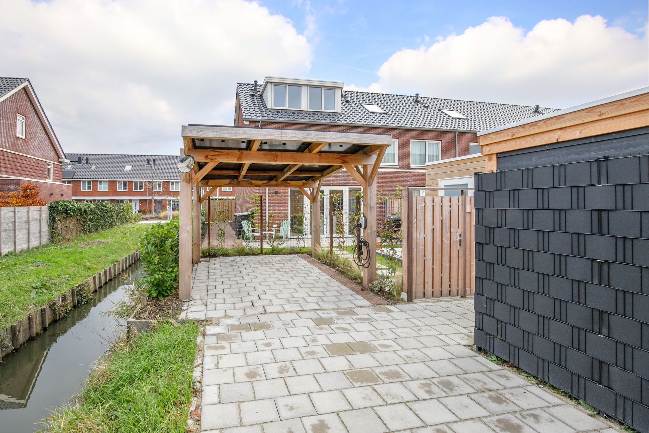 Foto 42 van Kraagroos 10