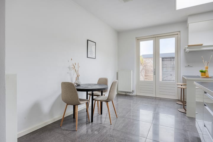 Photo 15 of de Vriesstraat 6