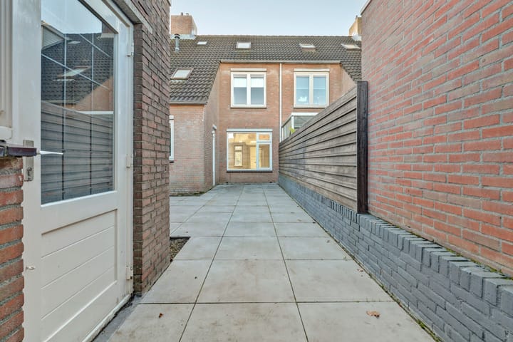 Photo 31 of Burgemeester Teijssenlaan 25